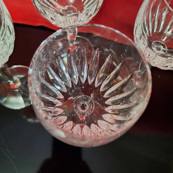 ✨ Vintage Heavy Cut Lead Crystal Wine Glasses - Set of 4 ✨ - Picture 3 of 5
